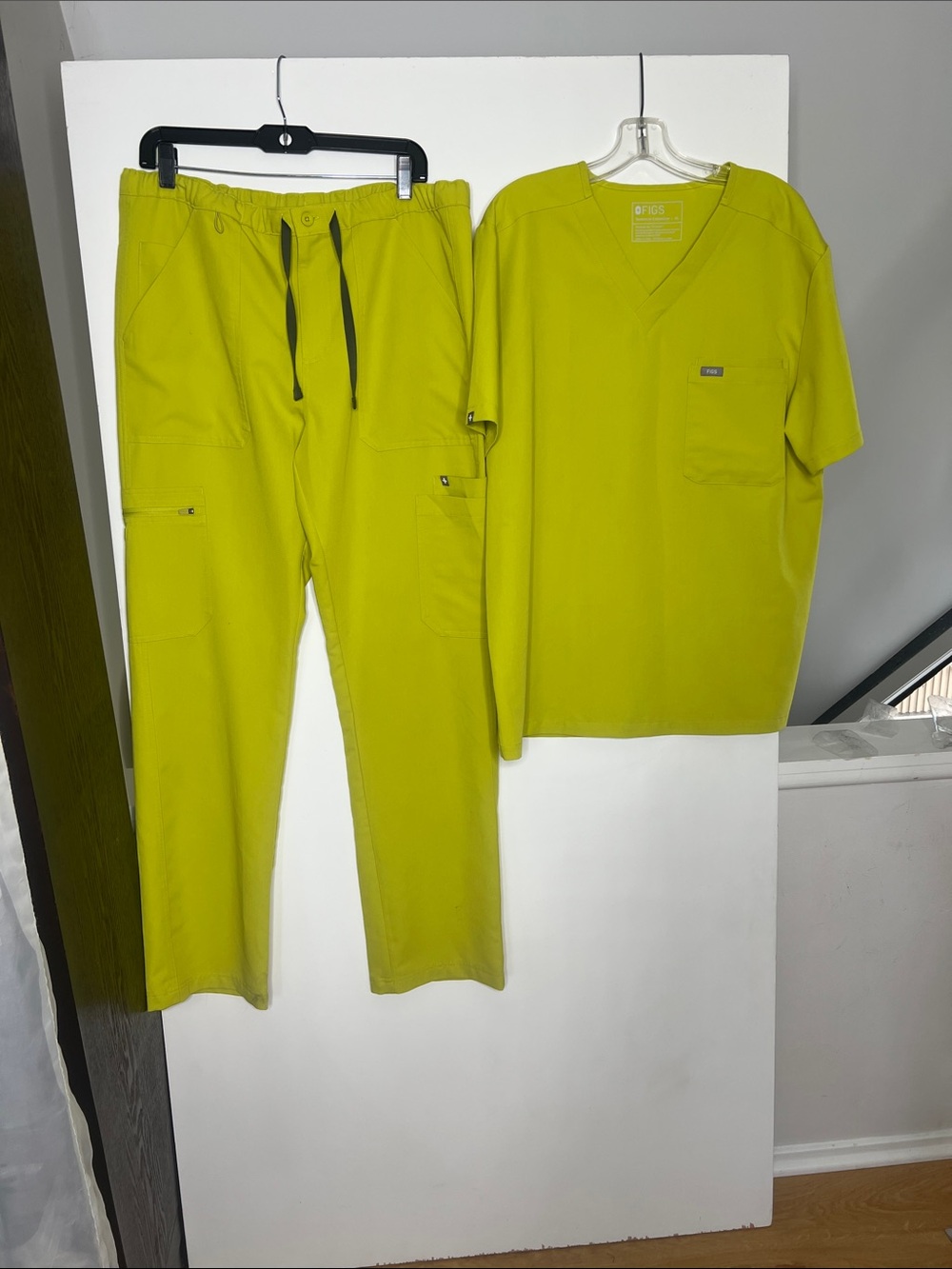 FIGS Sz L & XL Men’s Technical Collection Scrub Set - excellent condition